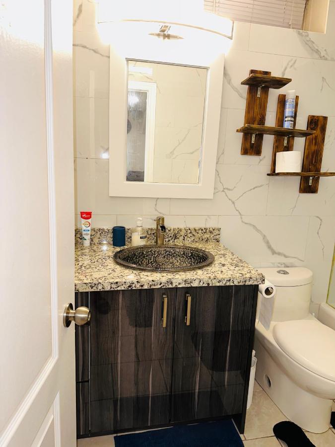 Deluxe Double Room Ii- Hazel Stays Mississauga Kültér fotó