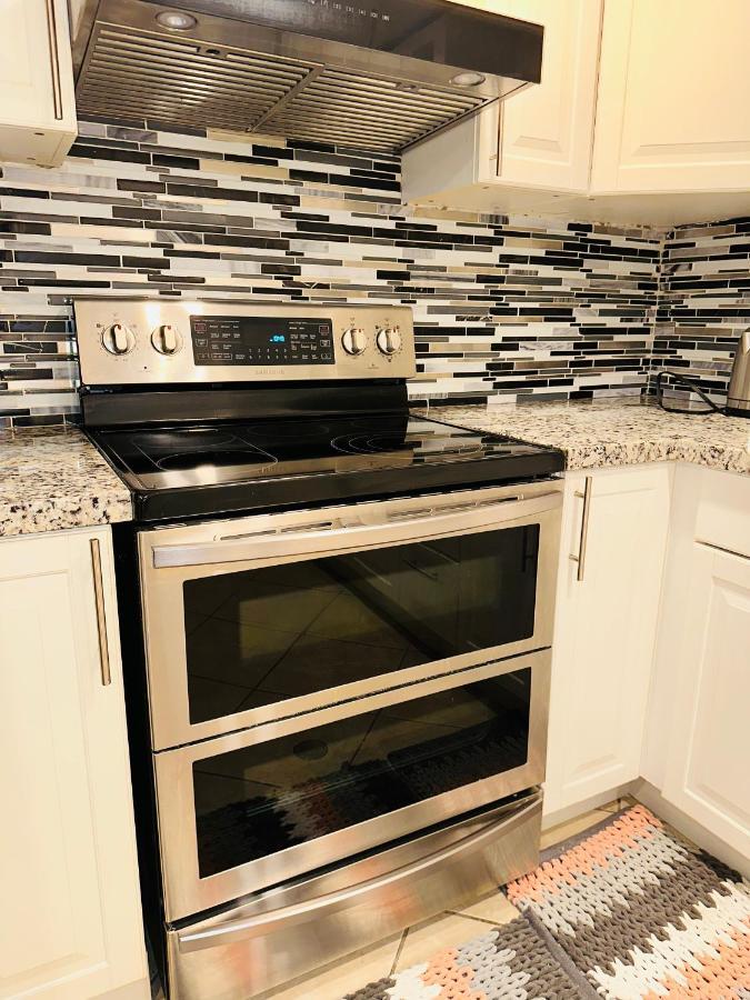 Deluxe Double Room Ii- Hazel Stays Mississauga Kültér fotó