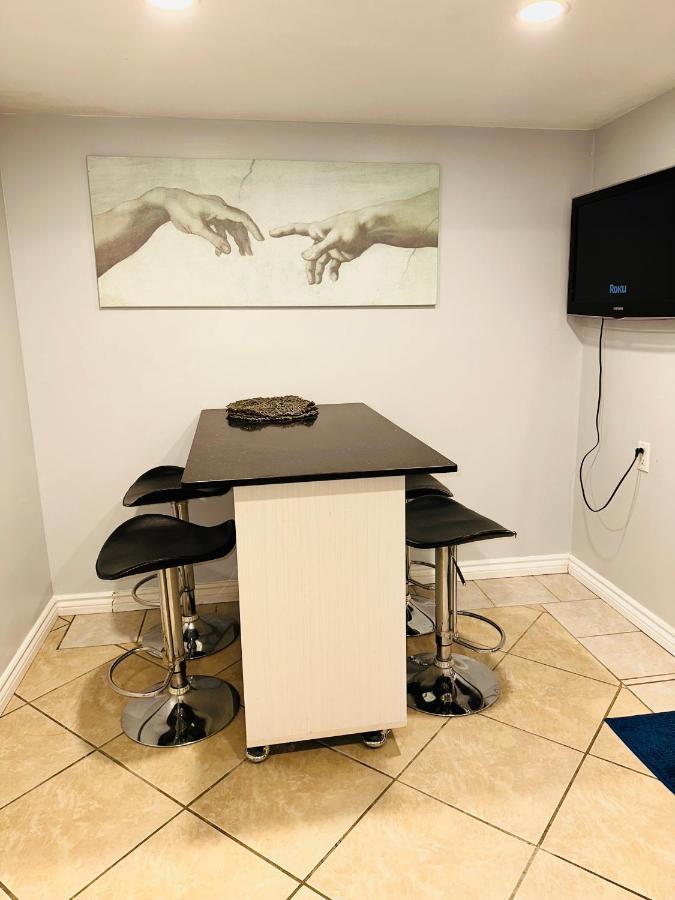 Deluxe Double Room Ii- Hazel Stays Mississauga Kültér fotó