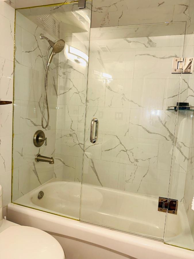 Deluxe Double Room Ii- Hazel Stays Mississauga Kültér fotó
